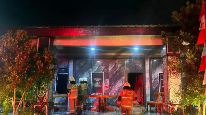 Posko GRIB Jaya di Kebon Jeruk Terbakar, Api Diduga Berasal dari Charger Ponsel