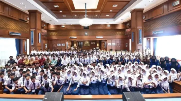 Pelajar SMPN 1 Kopo Kenali Sejarah dan Tata Kelola Negara Langsung di Istana